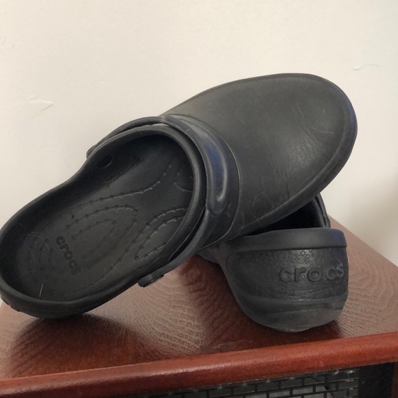 slip resistant crocs